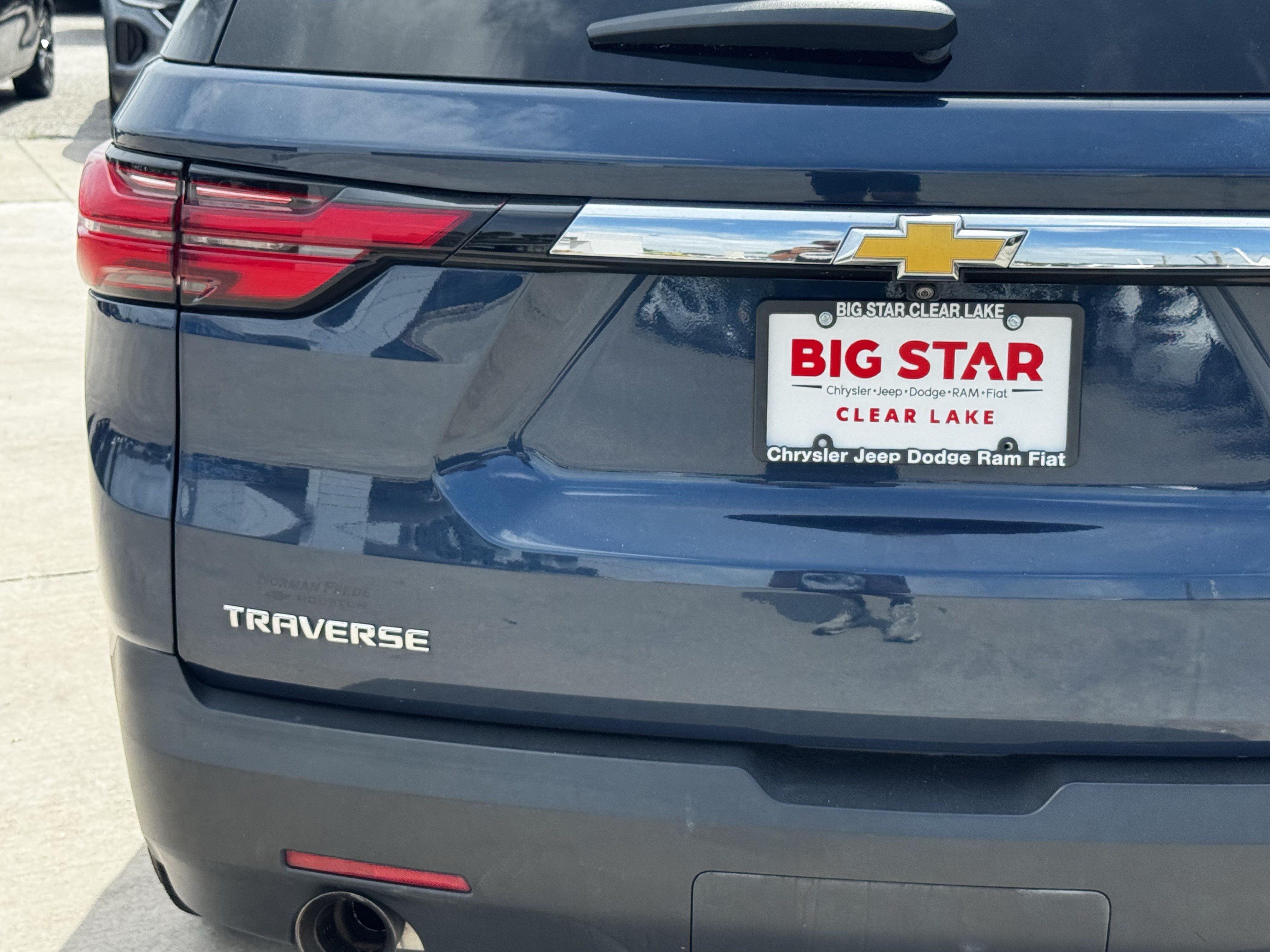 Used 2023 Chevrolet Traverse LS w/ Safety Package FWD image 11