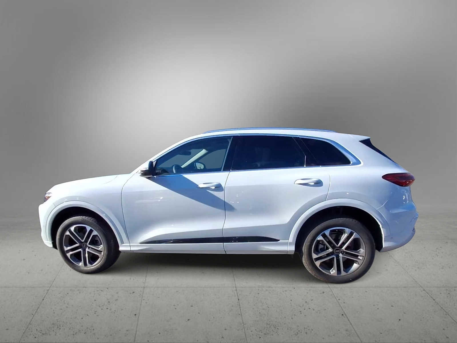 Certified 2025 Audi Q5 Premium w/ Convenience Package AWD/4WD image 5