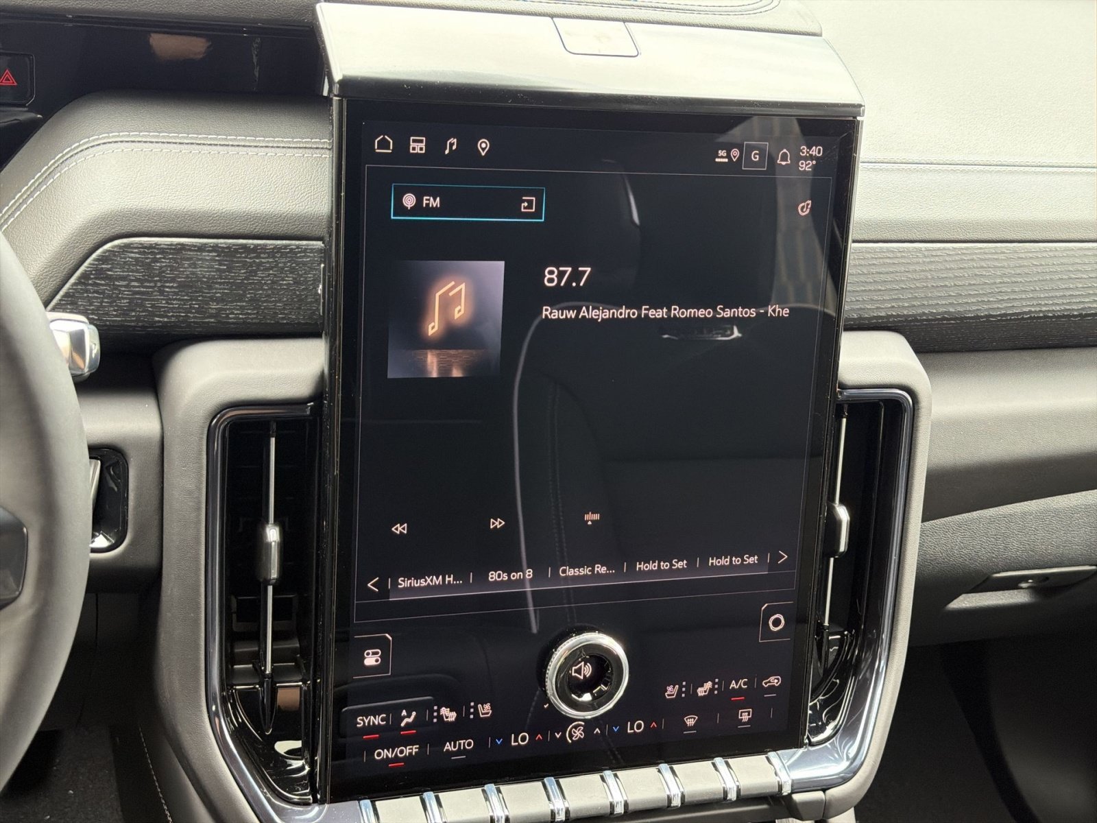 New 2026 GMC Yukon XL AT4 Ultimate AWD/4WD image 18
