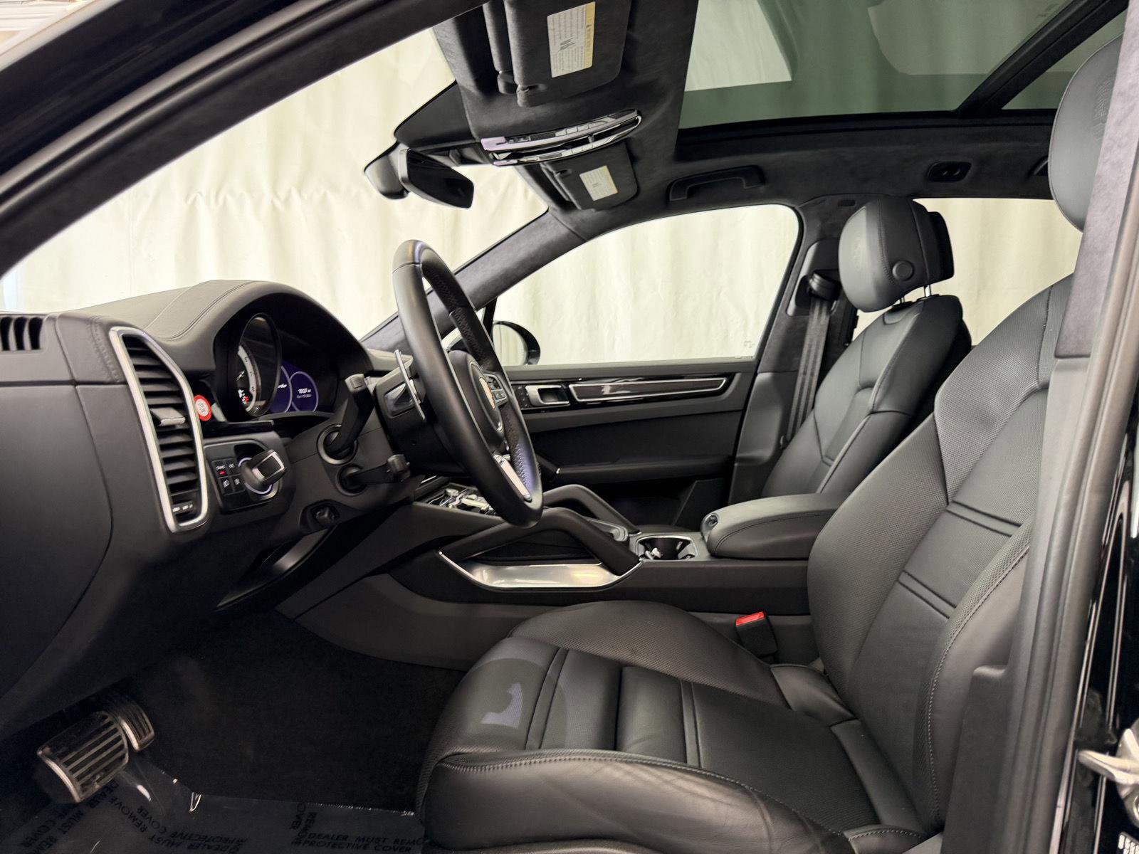 Certified 2023 Porsche Cayenne Turbo image 5