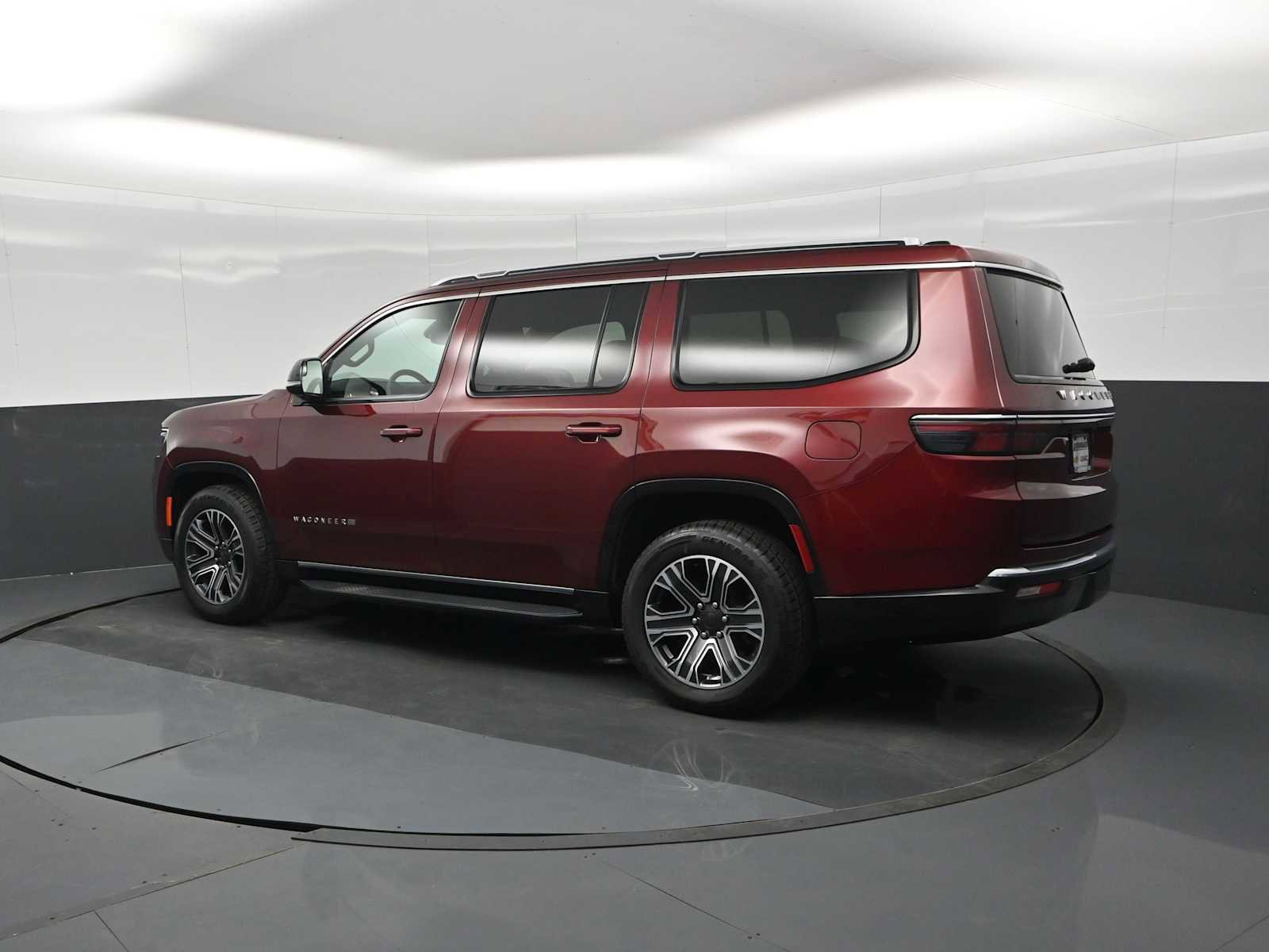 Used 2024 Jeep Wagoneer Series II w/ Flexible Seating Group AWD/4WD image 6