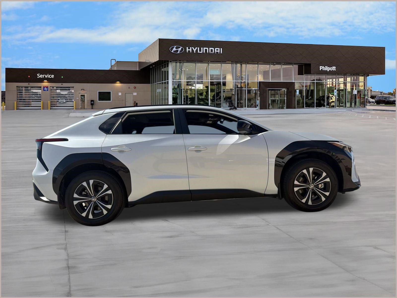 Used 2024 Toyota bZ4X XLE w/ Weather Package image 8