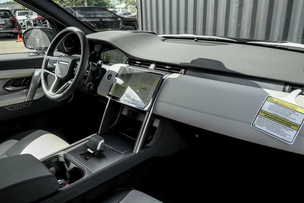 New 2025 Land Rover Discovery Sport Dynamic SE image 23
