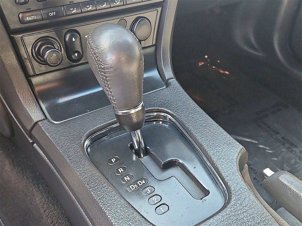 Used 2002 Ford Thunderbird image 25