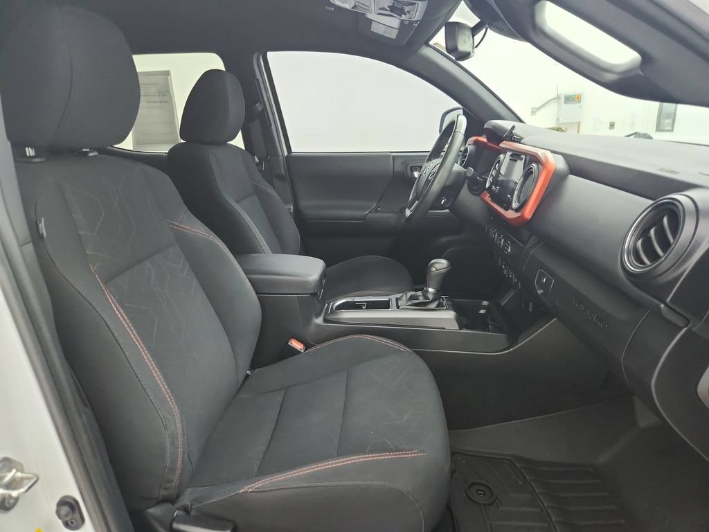 Used 2019 Toyota Tacoma TRD Off-Road AWD/4WD image 35