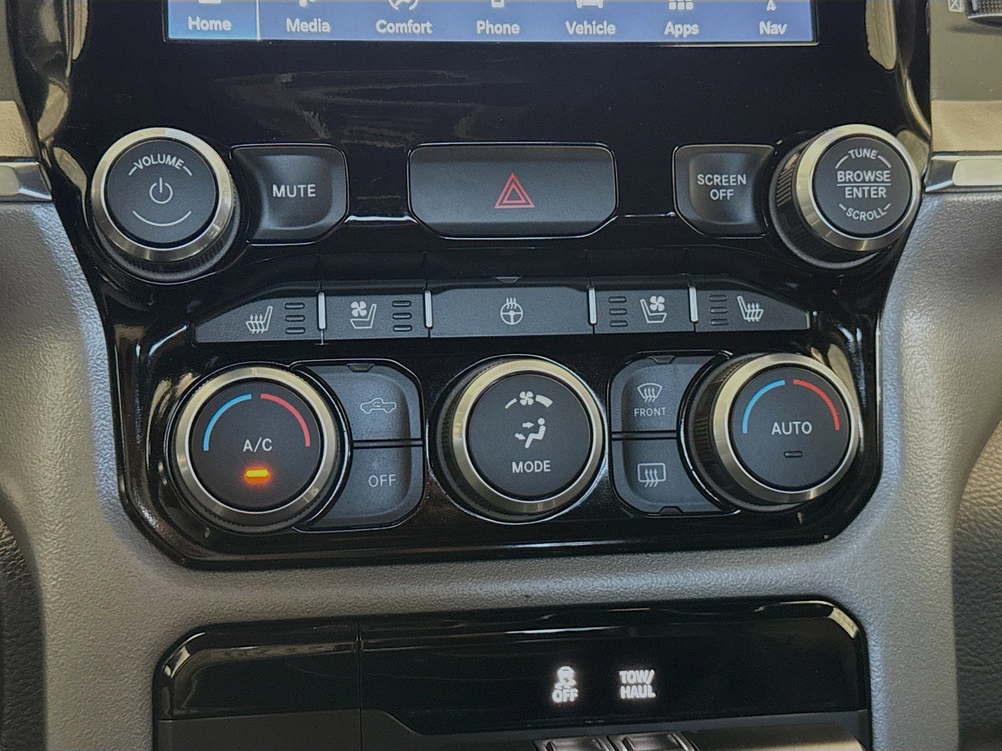 Used 2024 RAM 1500 Laramie image 10