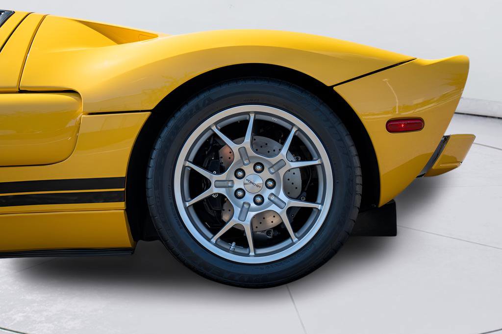 Used 2006 Ford GT RWD image 10