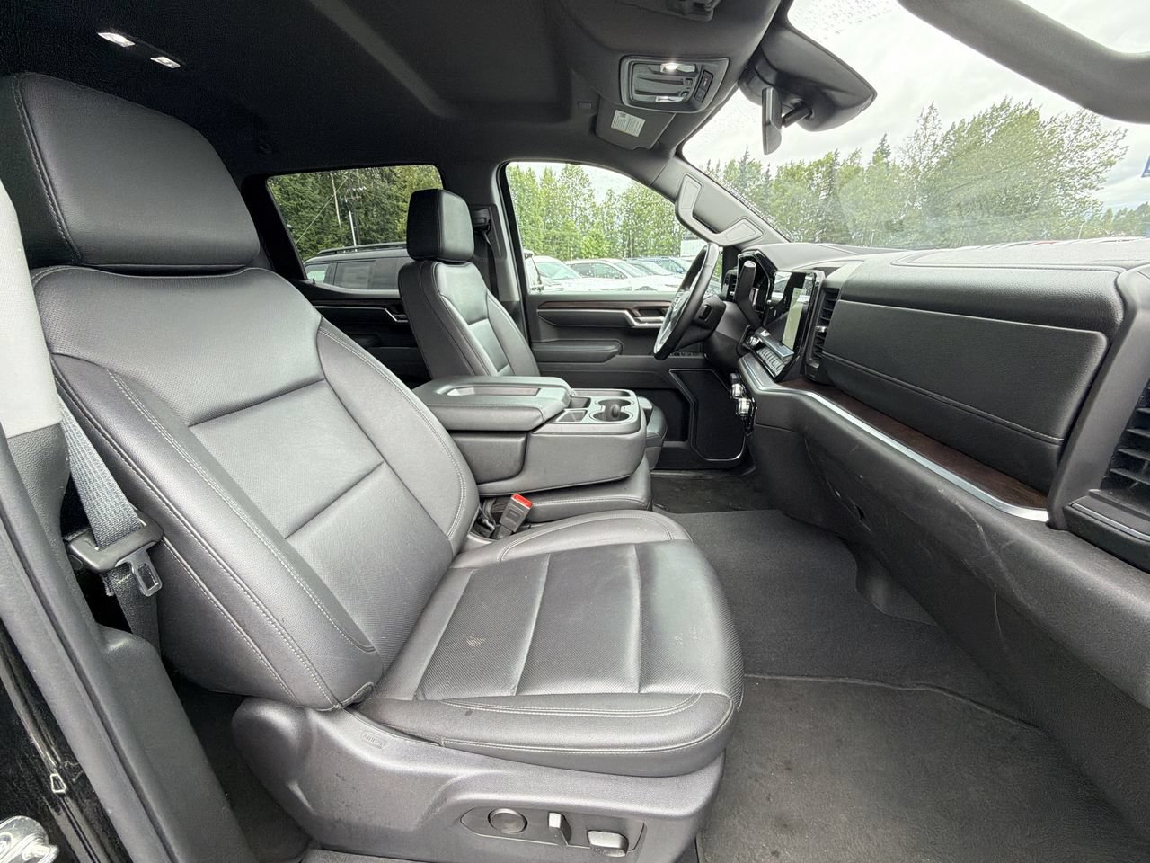 Used 2025 GMC Sierra 1500 SLT AWD/4WD image 19