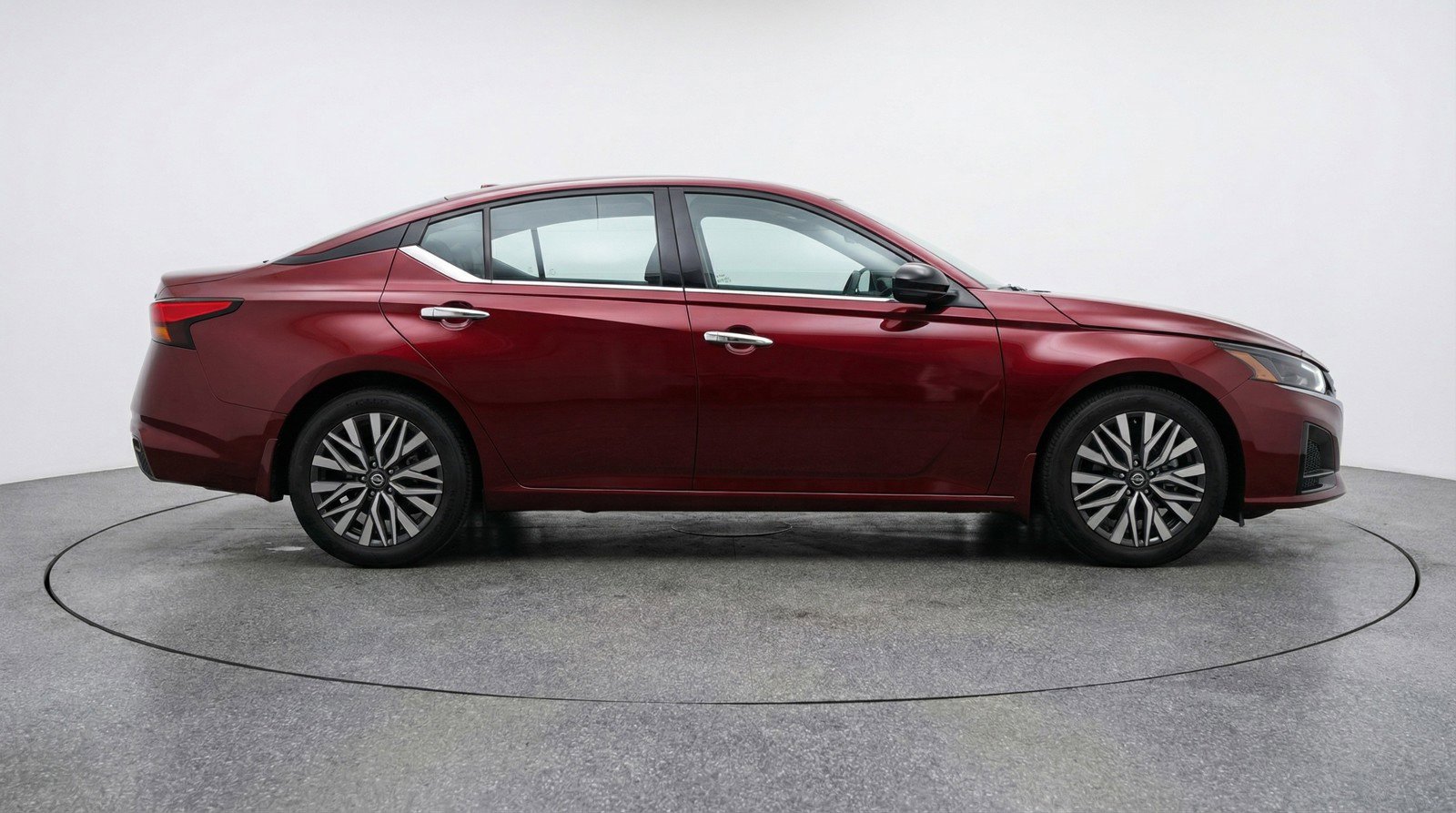 Used 2025 Nissan Altima 2.5 SV image 11
