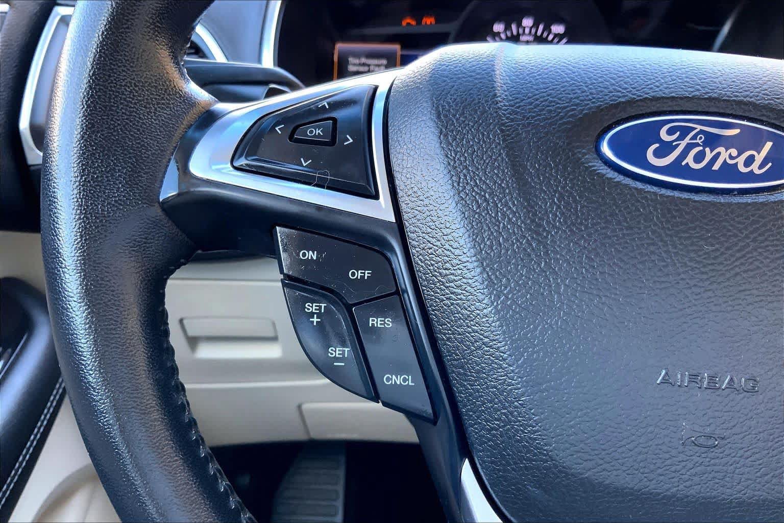 Used 2017 Ford Edge Titanium w/ Technology Package FWD image 23