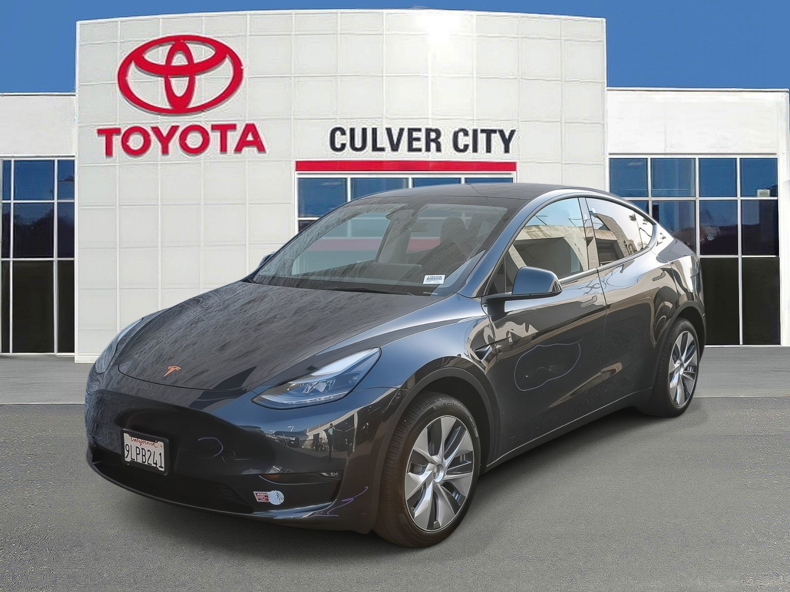 Used 2024 Tesla Model Y Long Range image 1
