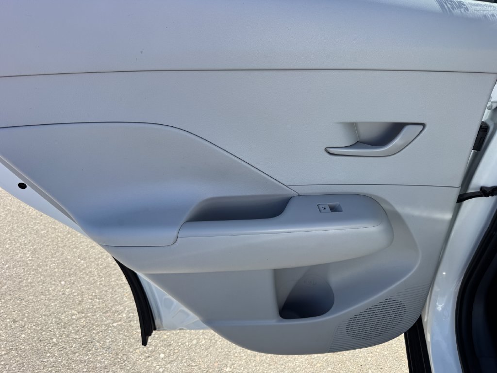 Certified 2025 Hyundai Kona SEL FWD image 18