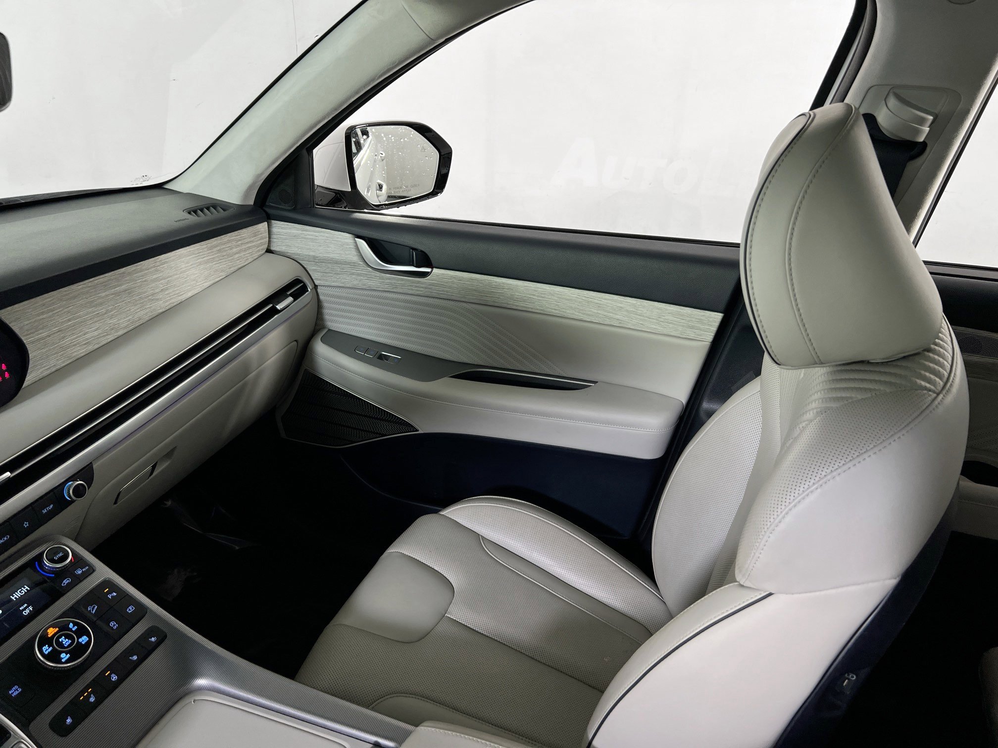 Used 2023 Hyundai Palisade Calligraphy image 25