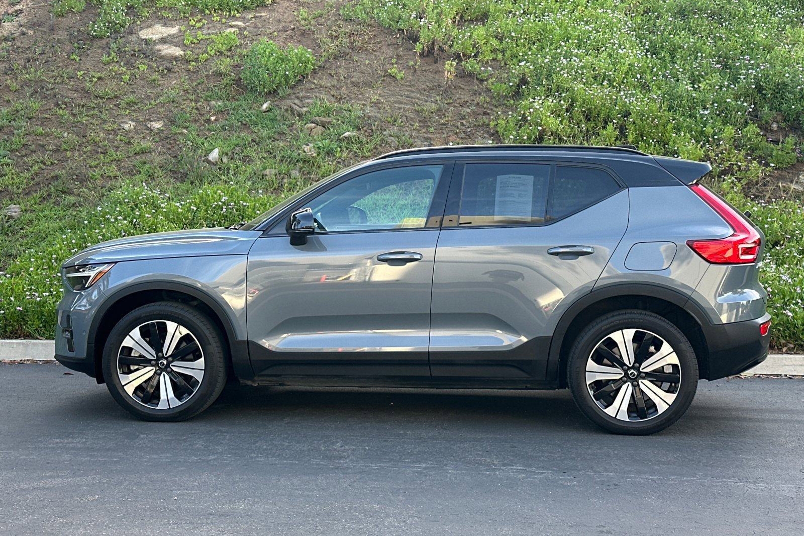 Certified 2023 Volvo XC40 Recharge Plus image 8