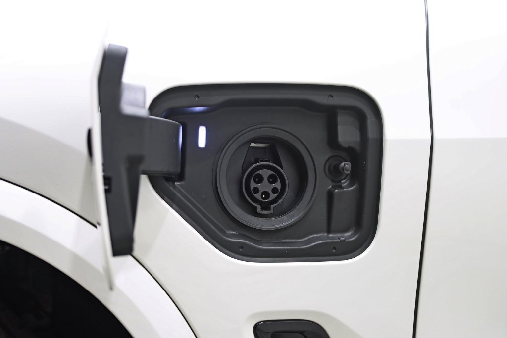 Used 2023 BMW X5 xDrive45e w/ Executive Package AWD/4WD image 47