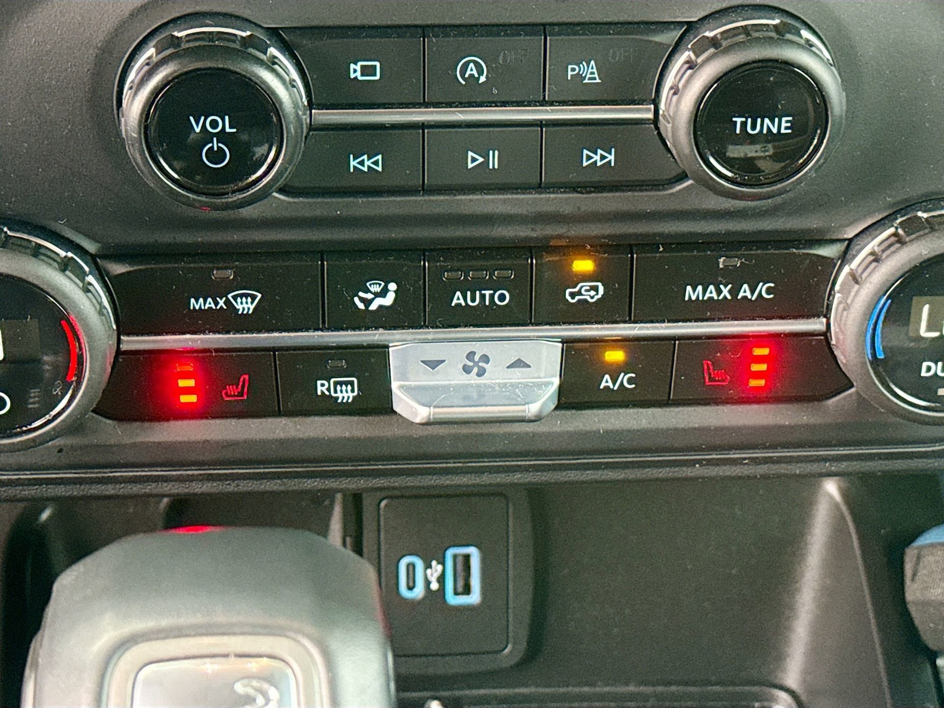 Certified 2023 Ford Bronco Wildtrak image 24