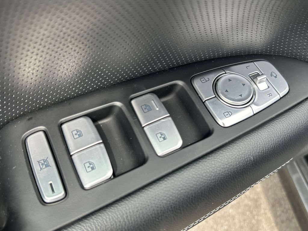 Used 2021 Genesis G70 3.3T AWD/4WD image 19