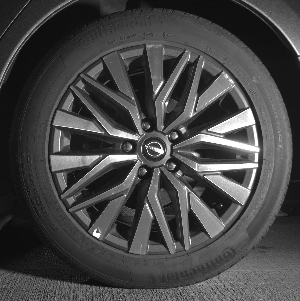 Used 2025 Nissan Altima 2.5 SV FWD image 14