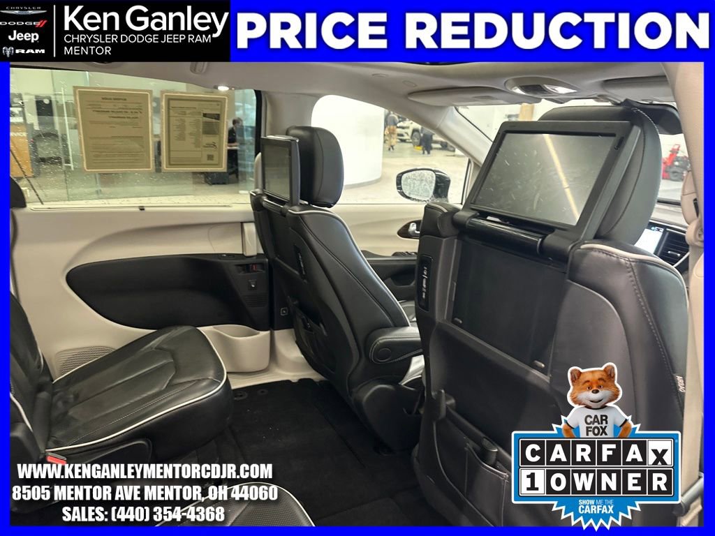 Used 2023 Chrysler Pacifica Limited w/ Uconnect Theater Family Group image 25