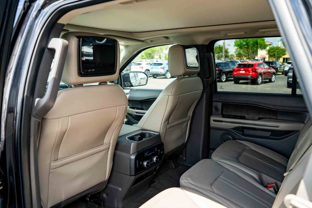 Used 2021 Ford Expedition Limited AWD/4WD image 22