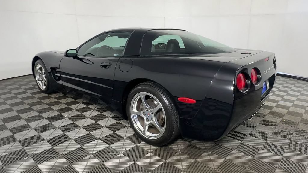 Used 2004 Chevrolet Corvette Coupe w/ Preferred Equipment Group RWD image 10