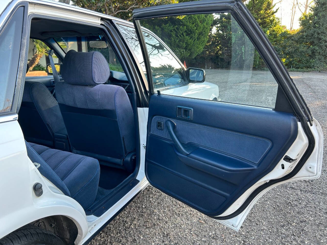 Used 1991 Toyota Camry Deluxe image 35