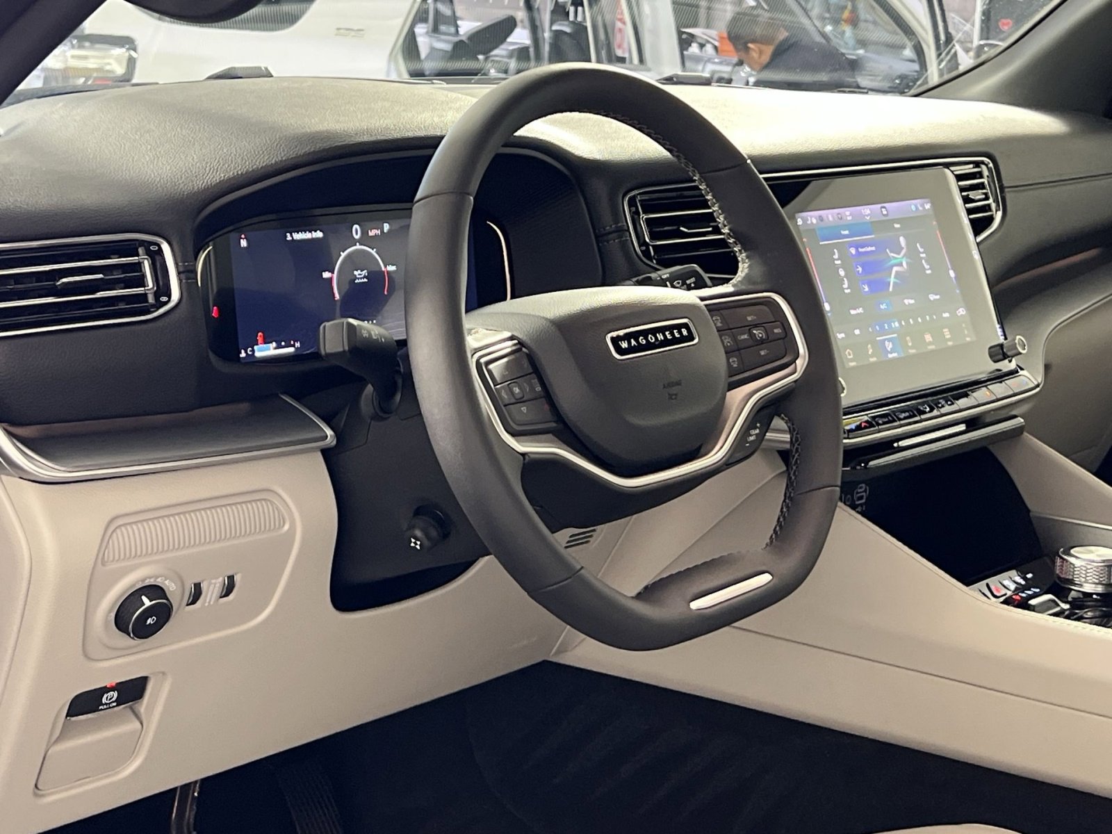 Used 2025 Jeep Wagoneer 4WD image 16