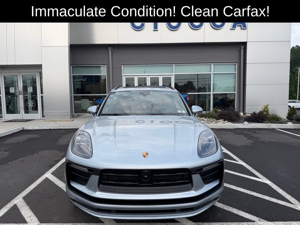 Used 2024 Porsche Macan AWD/4WD image 3