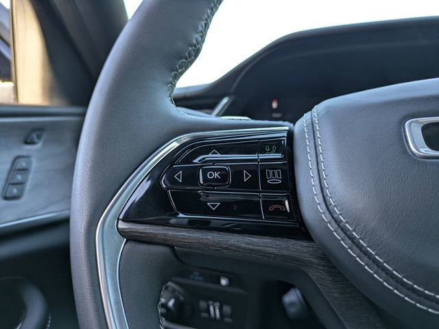 Used 2022 Jeep Grand Cherokee Overland w/ Luxury Tech Group IV image 30