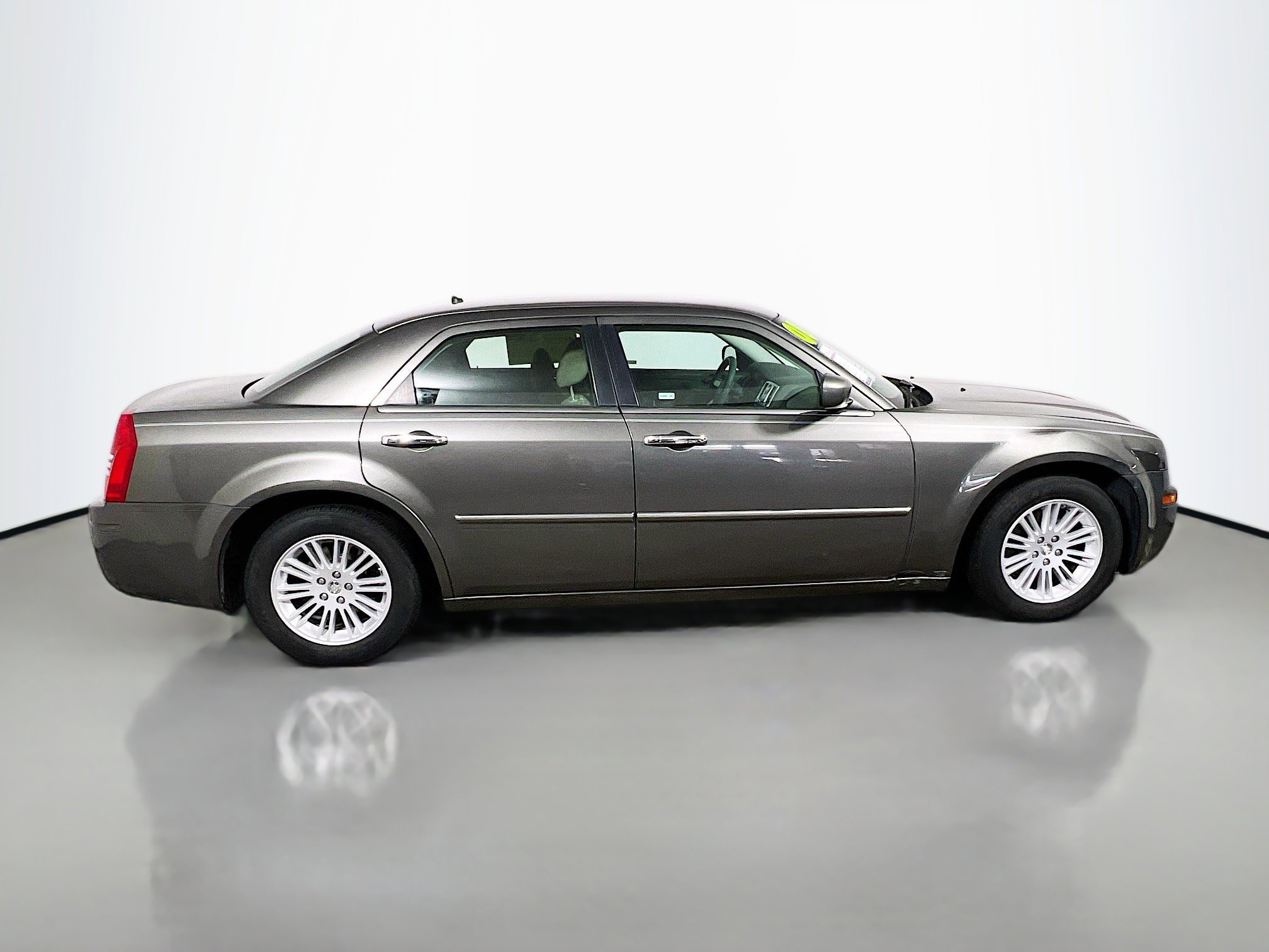 Used 2008 Chrysler 300 LX image 3