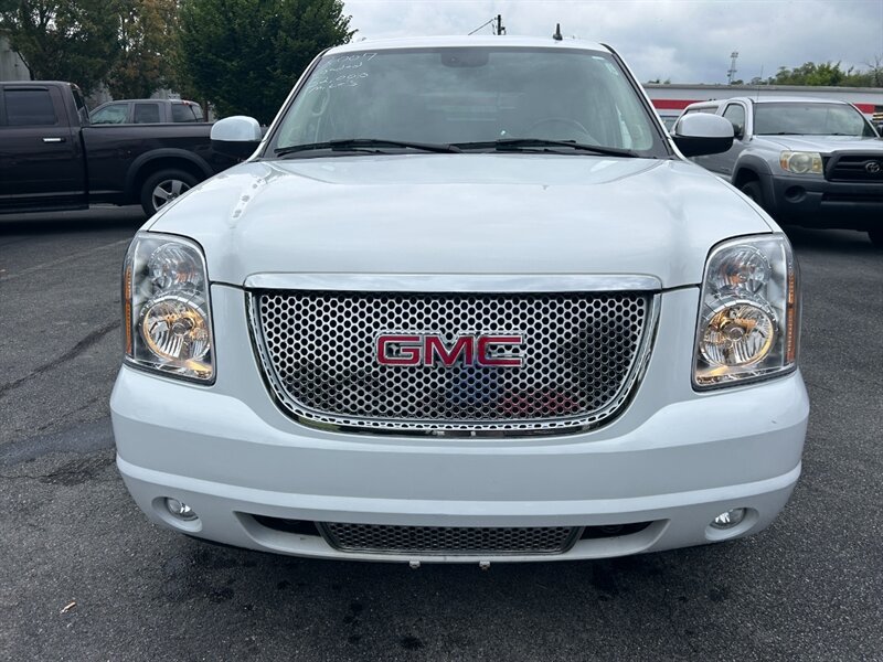 Used 2007 GMC Yukon XL Denali AWD/4WD image 8