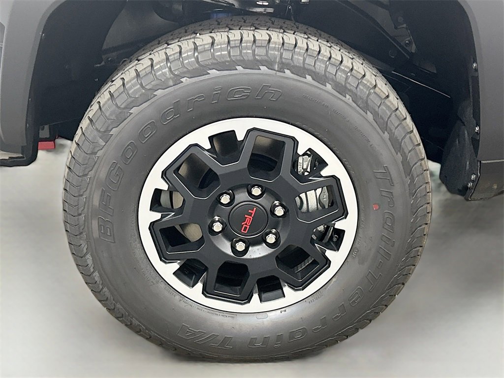 New 2025 Toyota Tacoma TRD Off-Road image 9