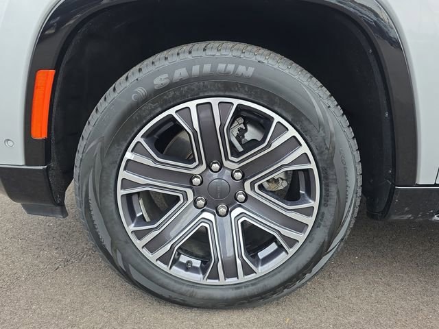 Used 2024 Jeep Wagoneer Series II w/ Flexible Seating Group image 9