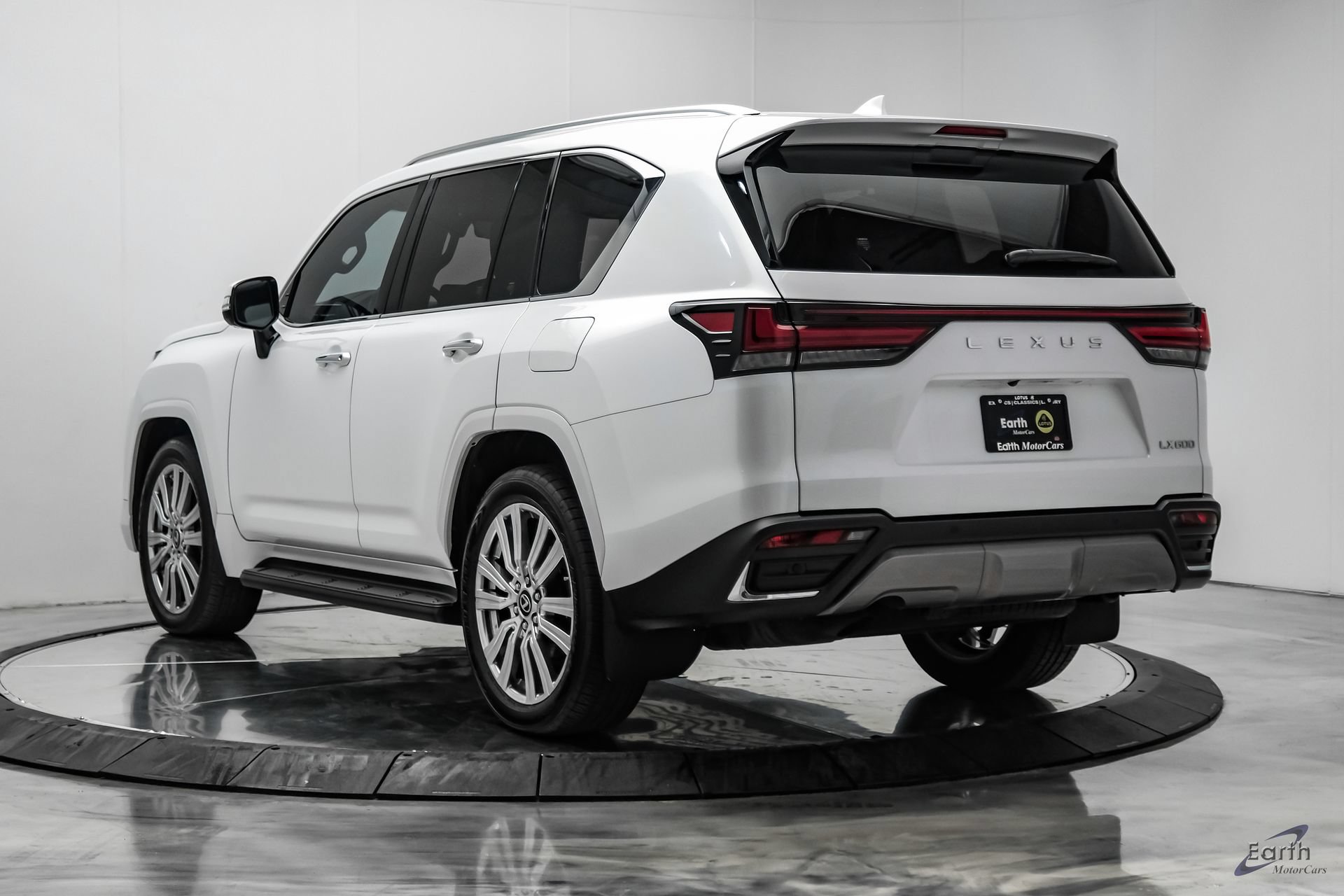 Used 2023 Lexus LX 600 4WD w/ Accessory Package (Z1) image 11