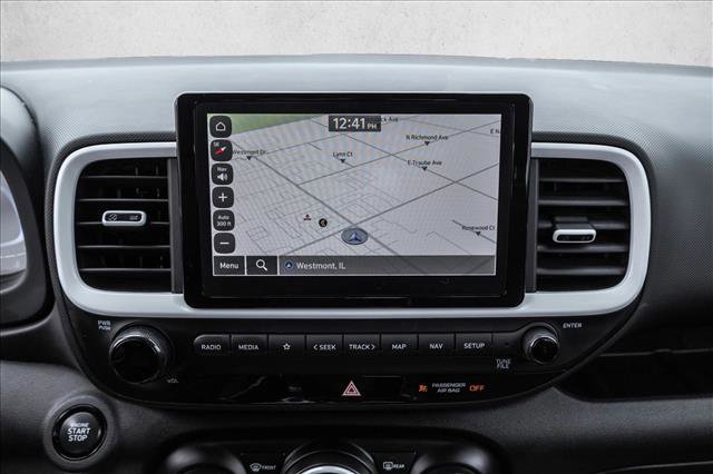 Used 2023 Hyundai Venue Limited image 16