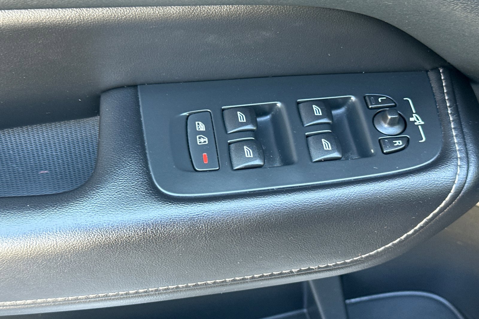 Certified 2023 Volvo XC60 T8 Ultimate AWD/4WD image 13