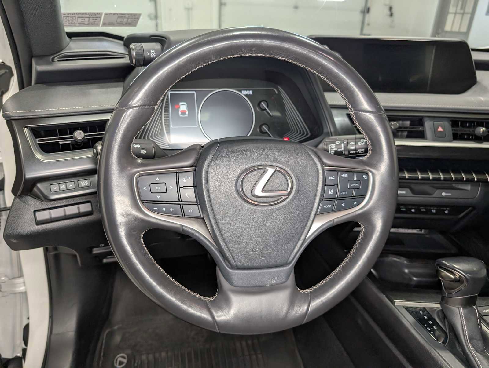 Used 2020 Lexus UX 250h w/ Premium Package image 37
