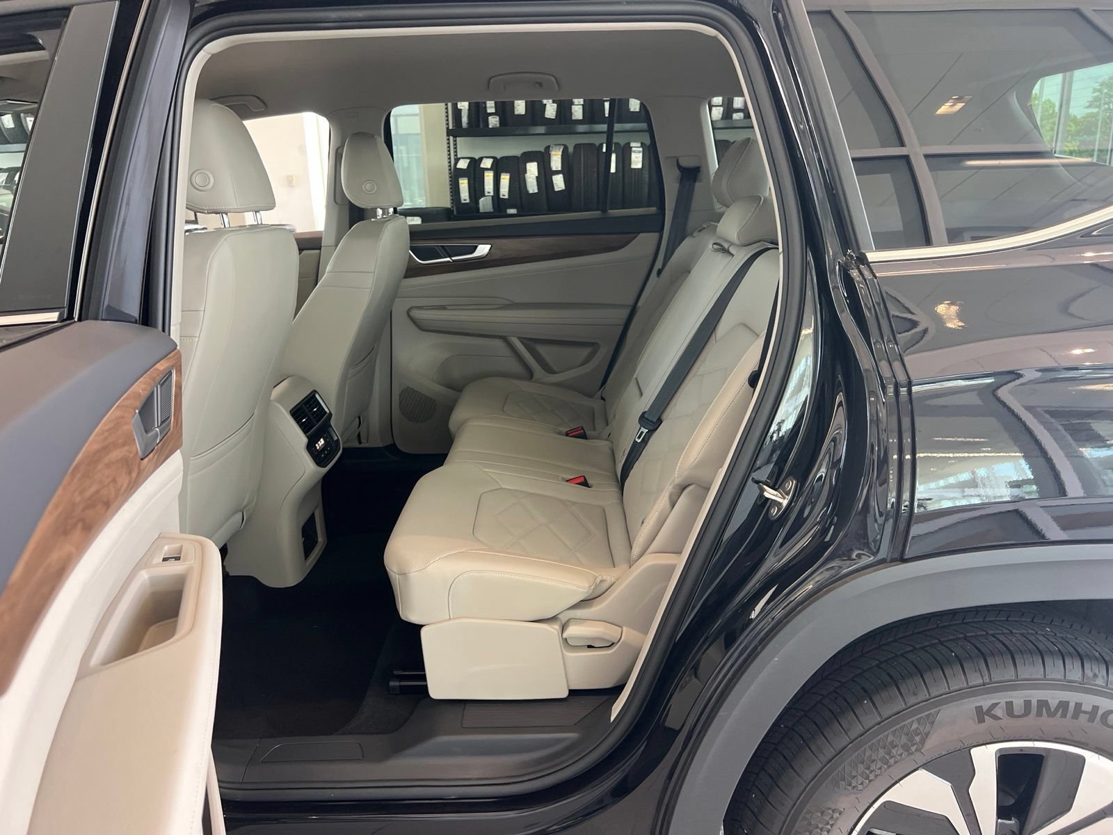 Certified 2026 Volkswagen Atlas SE FWD image 31