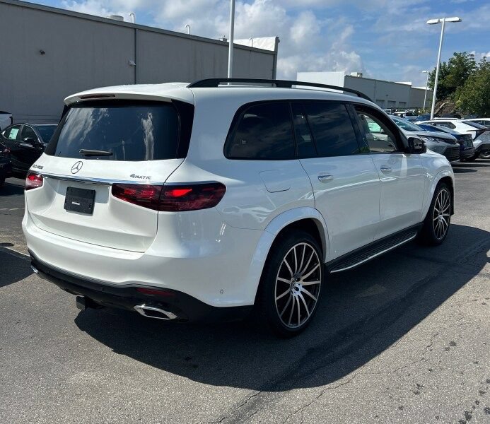 Used 2024 Mercedes-Benz GLS 450 4MATIC image 17