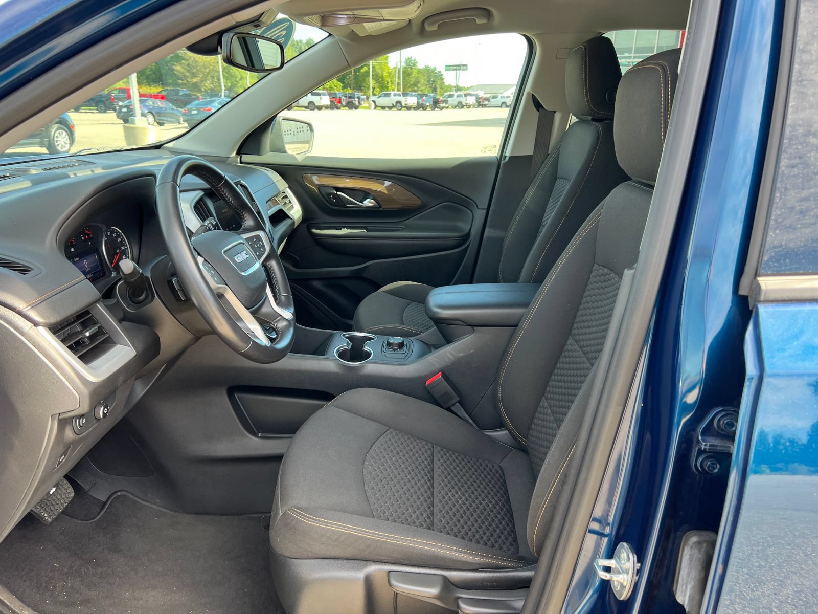 Used 2020 GMC Terrain SLE FWD image 3