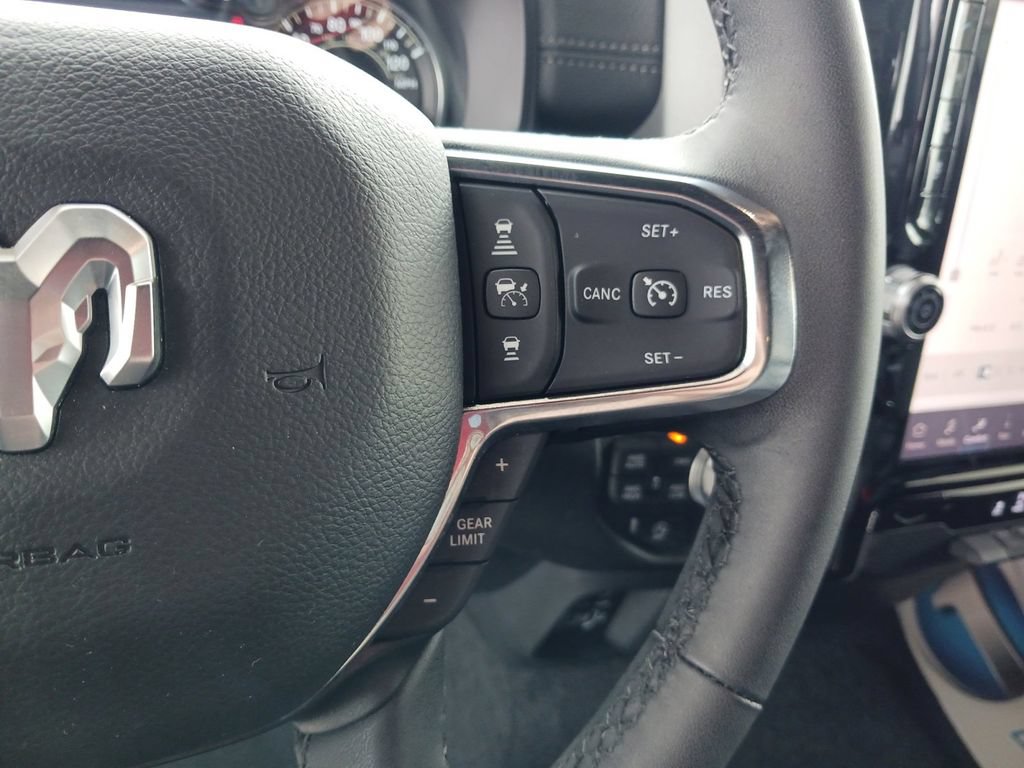 Used 2025 RAM 1500 Laramie AWD/4WD image 34