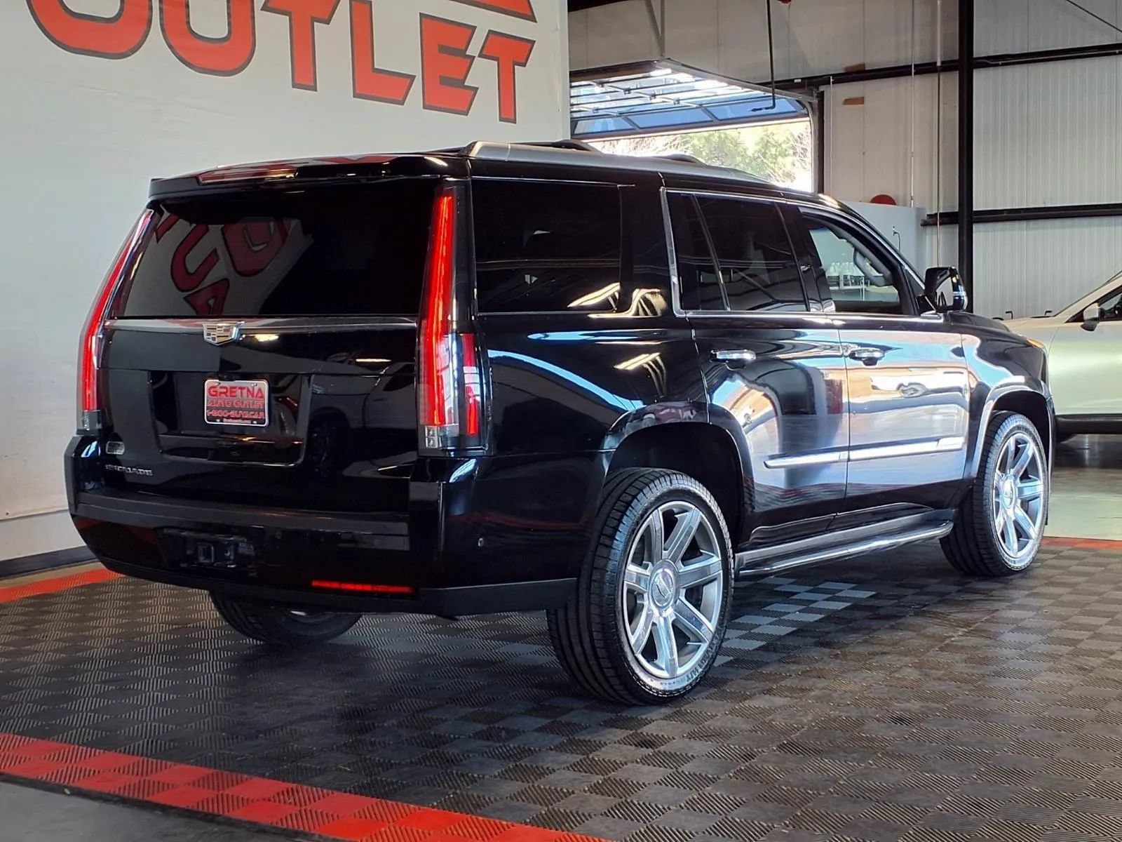 Used 2020 Cadillac Escalade Luxury AWD/4WD image 8