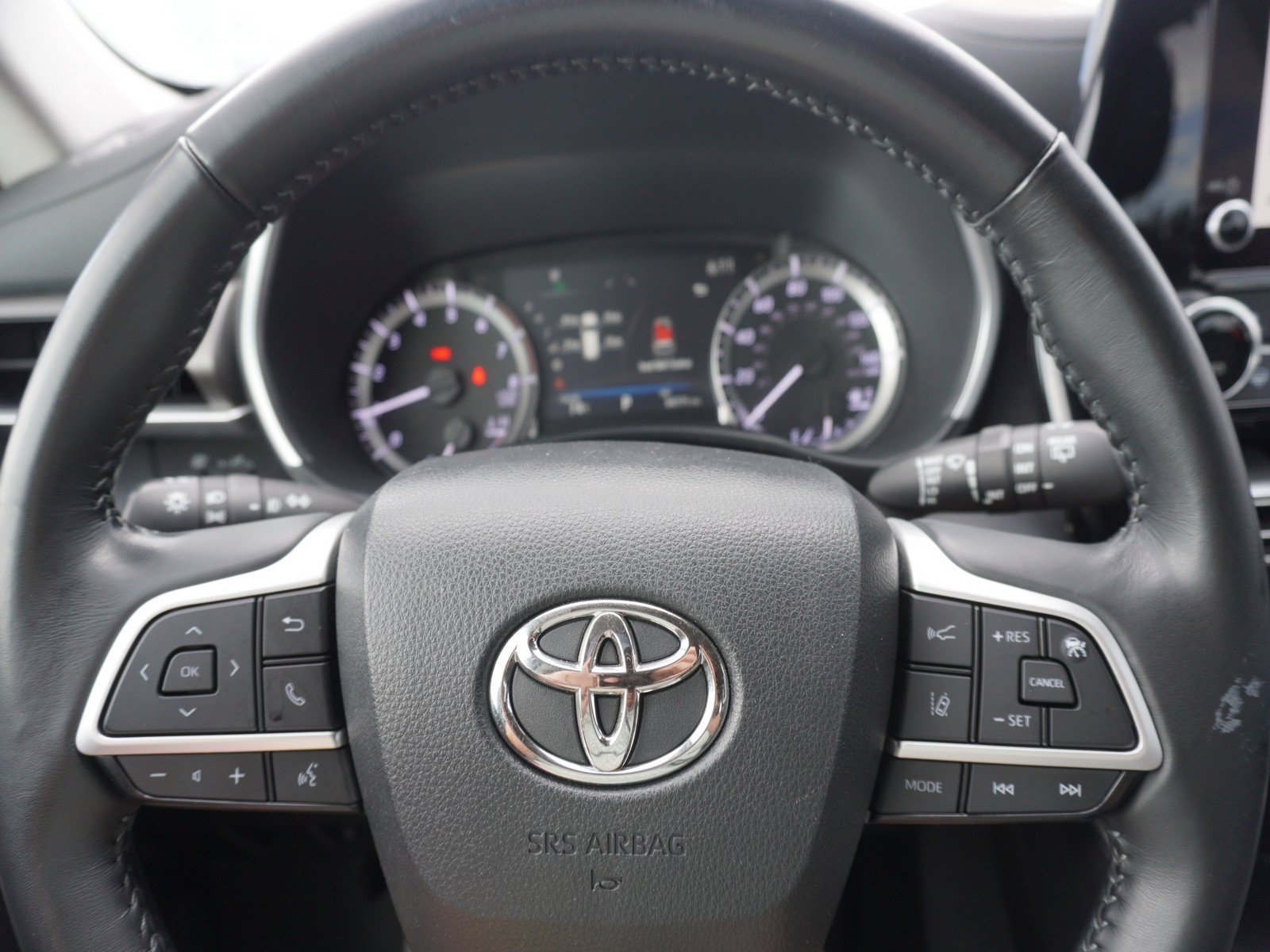 Used 2023 Toyota Highlander XLE FWD image 25