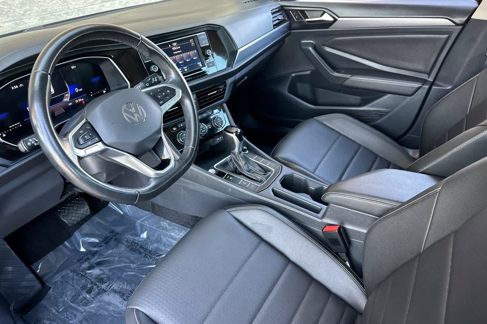 Used 2024 Volkswagen Jetta SE FWD image 9