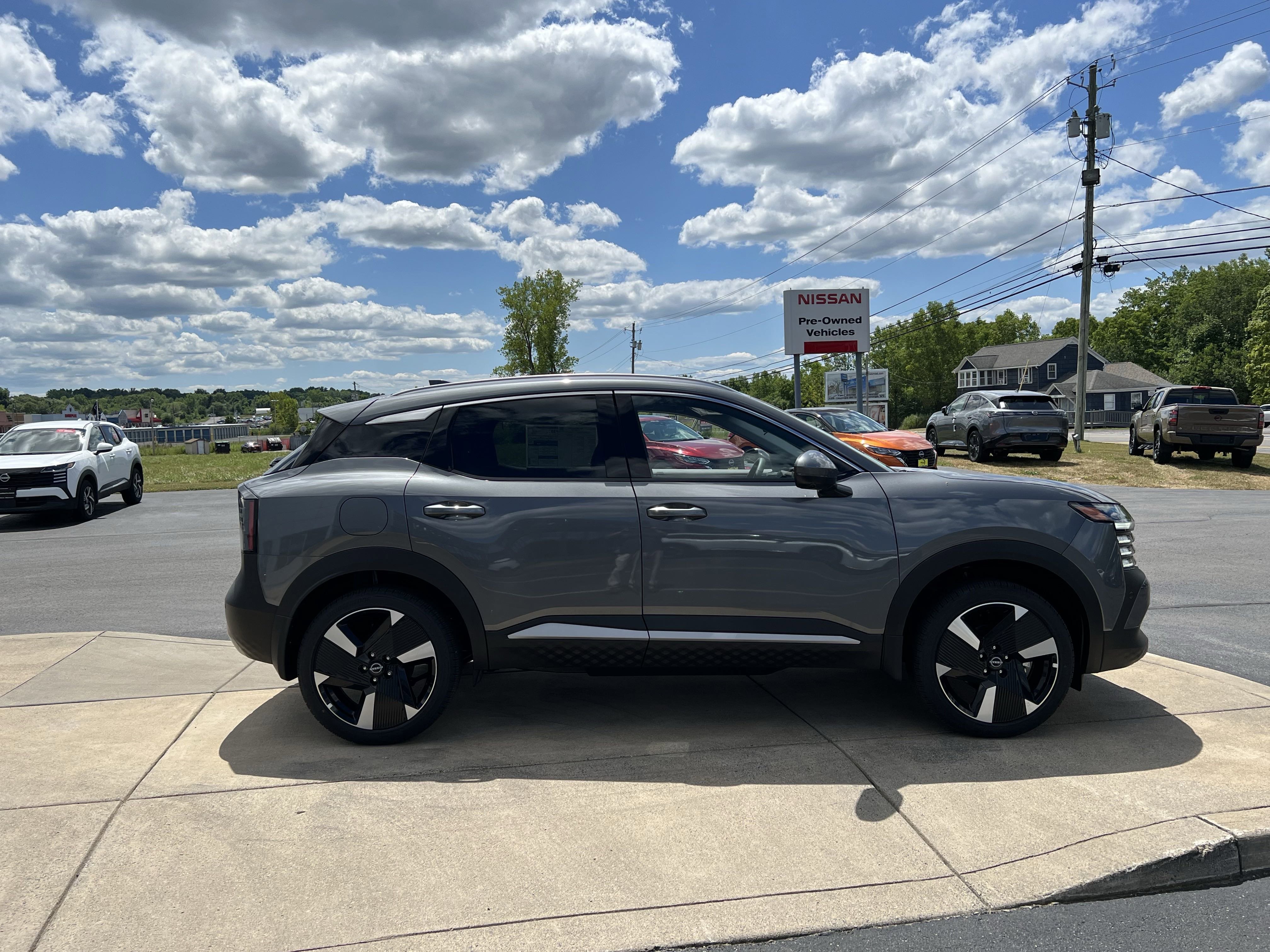 New 2025 Nissan Kicks SR image 11