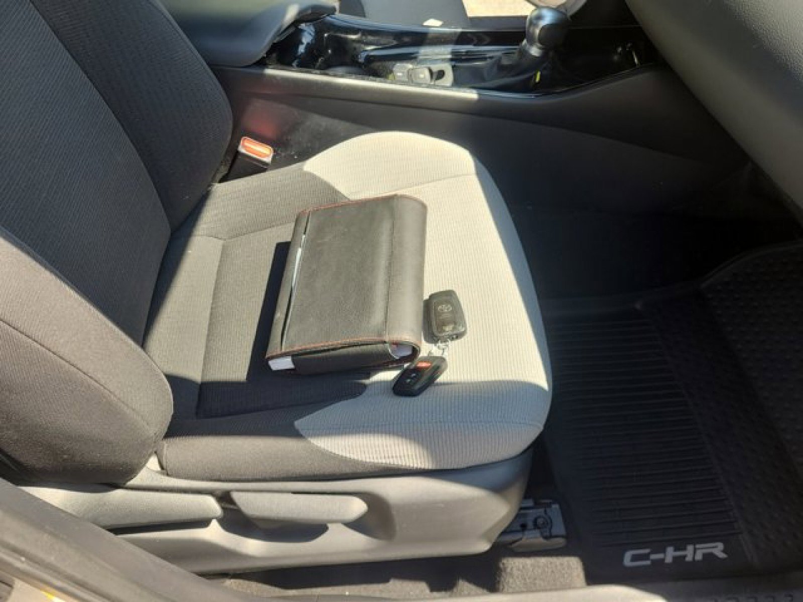 Used 2019 Toyota C-HR XLE image 22