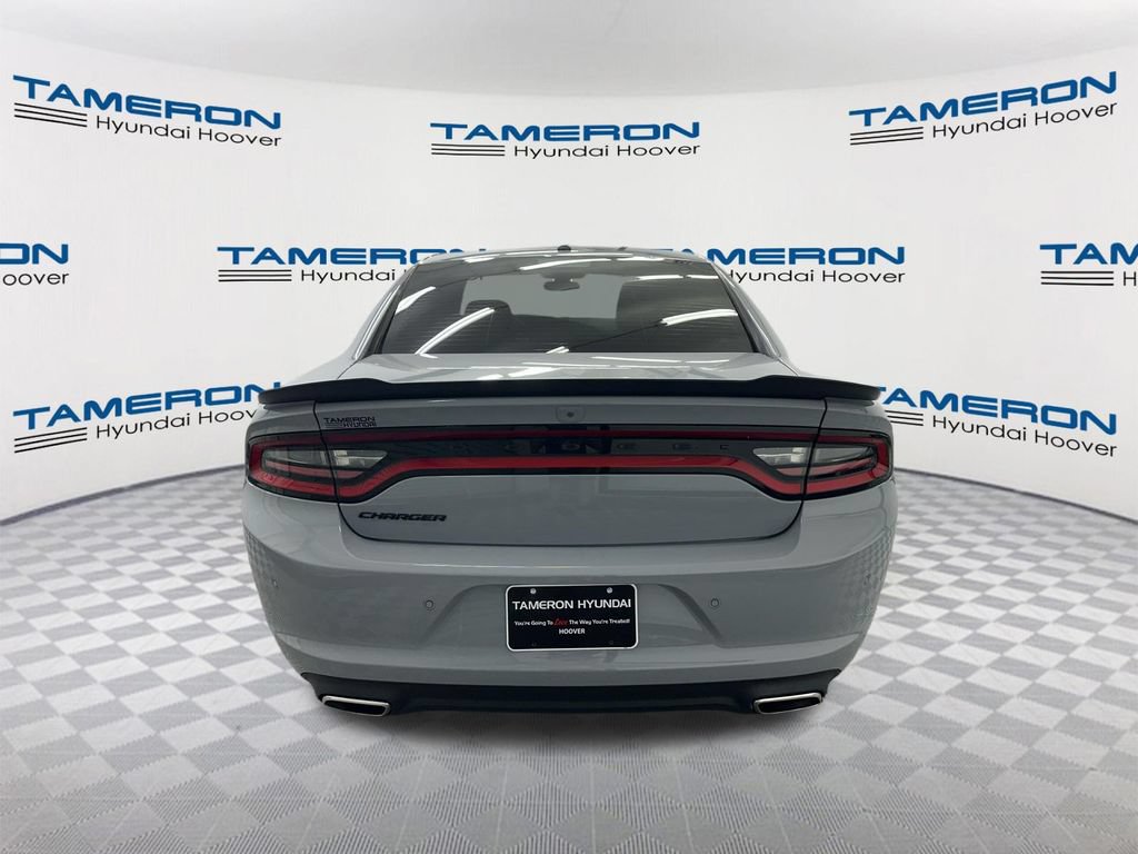 Used 2022 Dodge Charger SXT w/ Driver Convenience Group RWD image 4