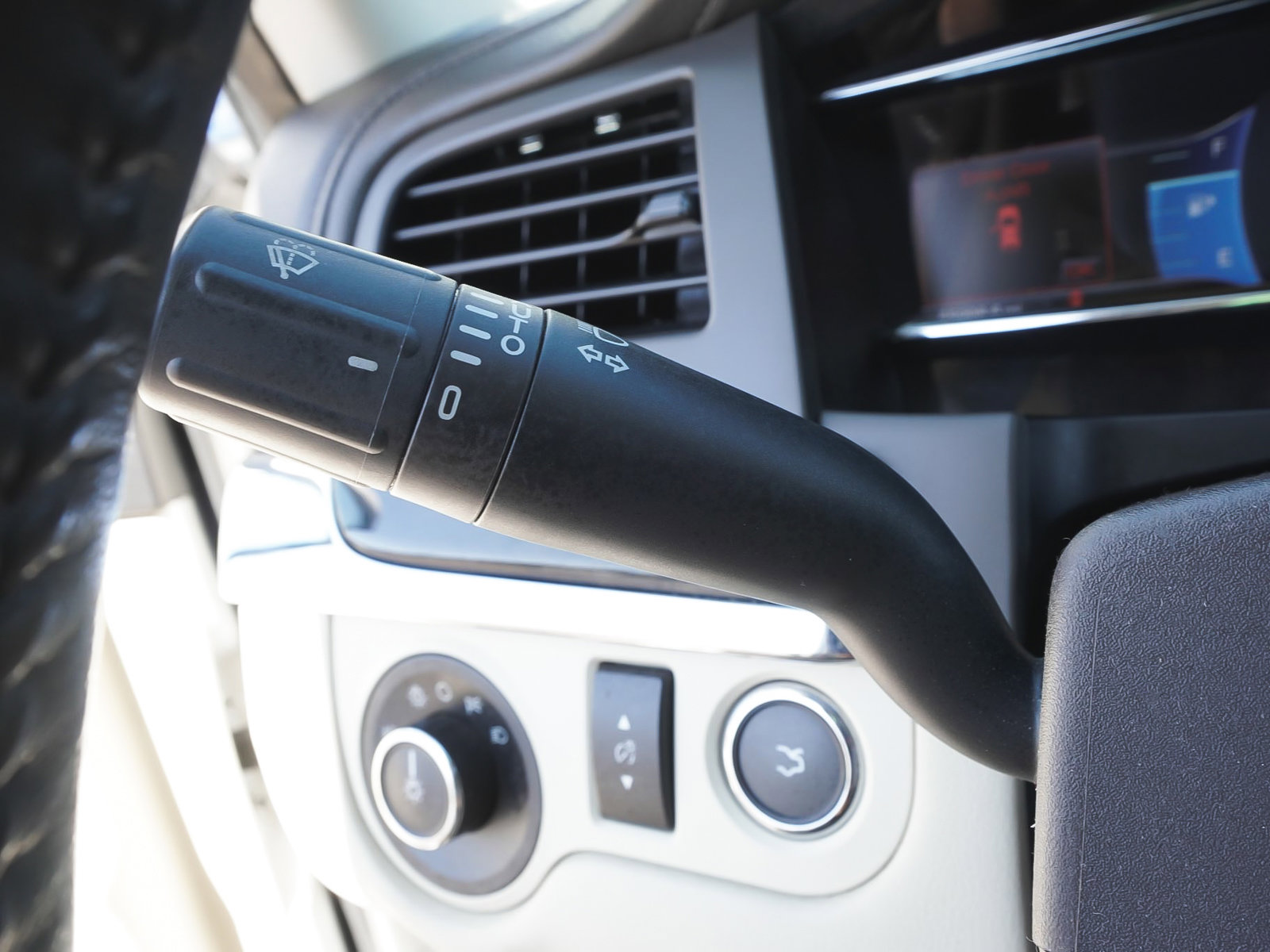 Used 2013 Lincoln MKS AWD image 19