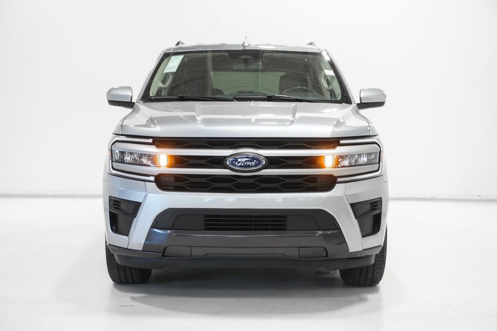 Used 2024 Ford Expedition XLT image 3