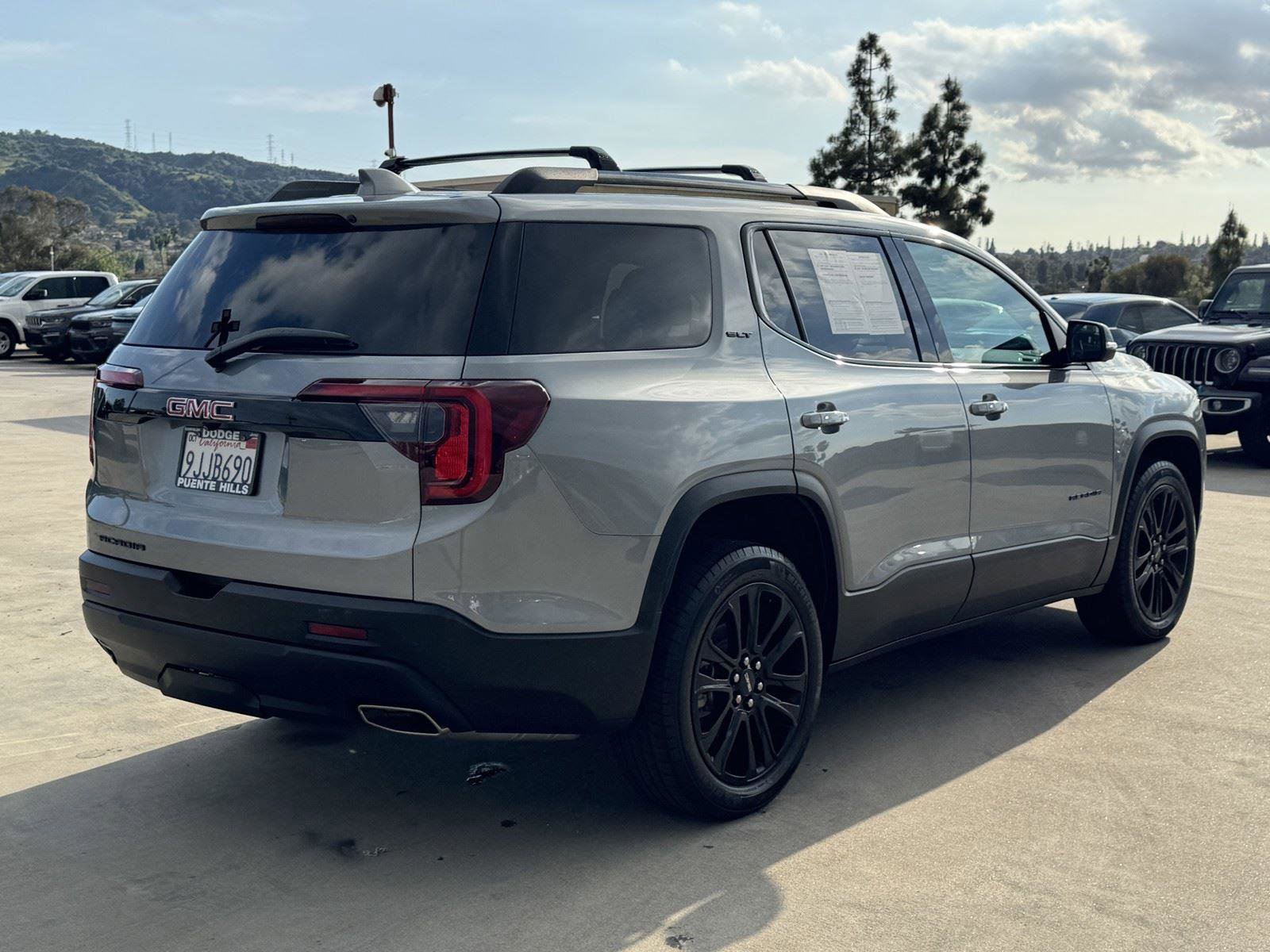 Used 2023 GMC Acadia SLT w/ Elevation Edition image 6
